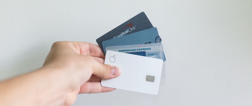 Amex Platinum vs. Chase Sapphire Reserve (2024): Ultimate Luxury Card Showdown